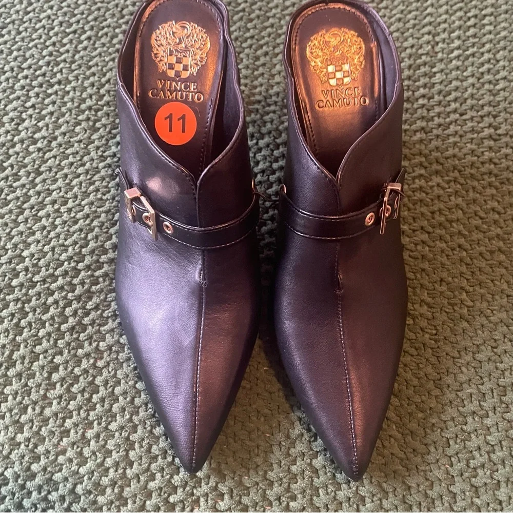 New- Vince Camuto NWT black booties slip on heels - Picture 6 of 6